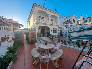 Semi detached house in Avenida Salvador Vicente