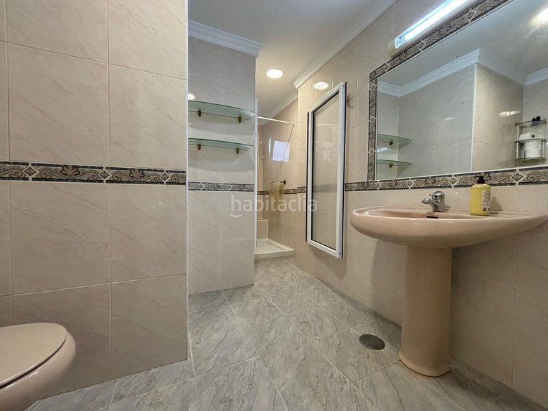 Foto d0770bdc-a7fa-4974-b718-baac68c686ce. Xalet amb aparcament piscina a Puerto Marina Benalmádena