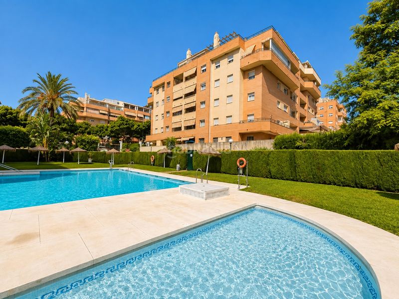 Foto ebd39541-3346-4d7d-adaf-b60ab848414b. Pis amb aparcament piscina a El Pinillo Torremolinos
