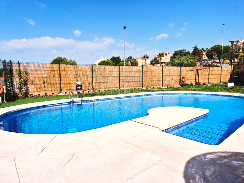 Foto 5a031645-70a5-46c5-acd6-87b8b35d1d4e. Casa adossada amb calefacció aparcament piscina a Rincón de la Victoria