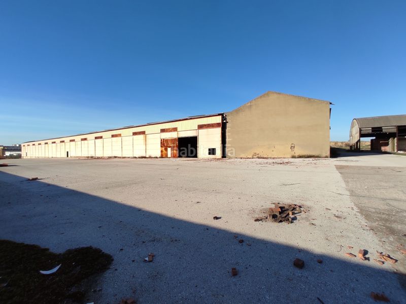 Foto a720339b-4241-4f28-bf1e-7f98226aadab. Nau industrial a Bailén