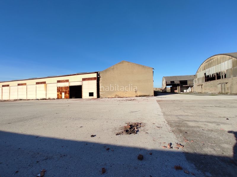 Foto c1a3bebd-6297-47c8-9b1c-4a839aade93e. Nau industrial a Bailén