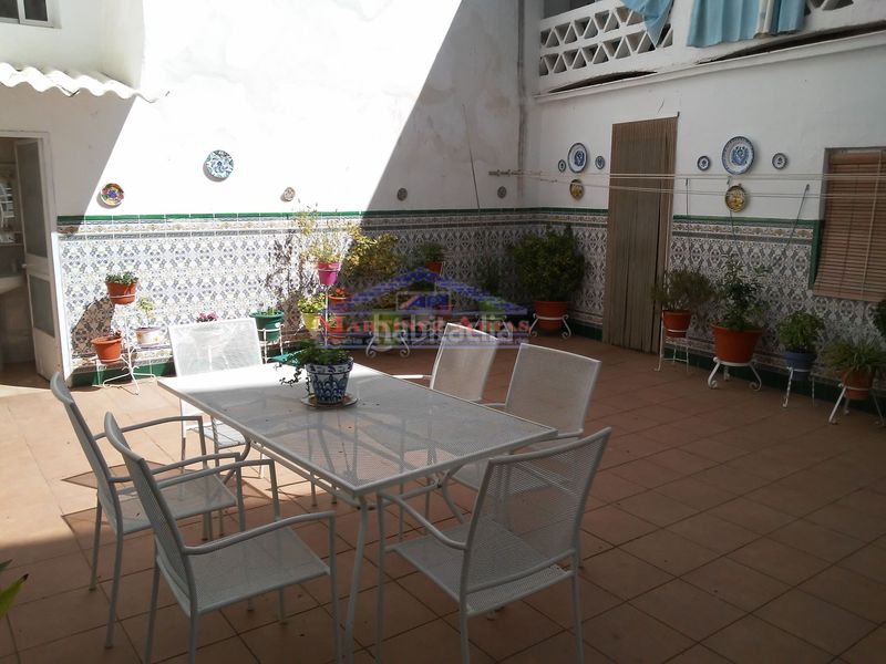 Foto b3fbe30c-b115-4cc8-bd76-543a455c088c. Casa adosada en San Ildefonso - Catedral Jaén