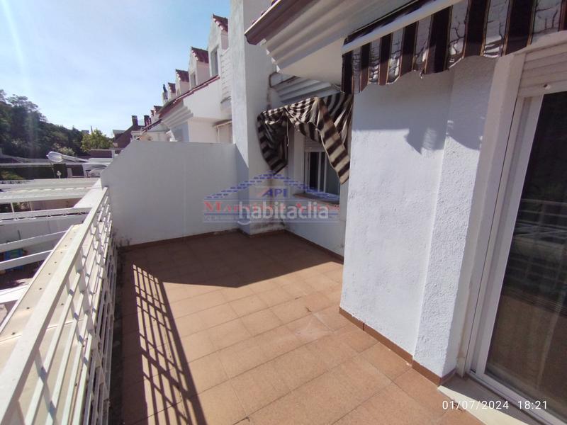 Foto 3dbfb471-69e8-4658-8aec-9c745caac881. Casa adossada amb xemeneia calefacció aparcament piscina a Jaén