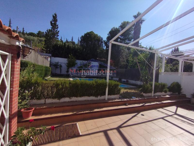 Foto 58b2b45c-2463-44dd-89bb-a6ad7a1ea5df. Casa adossada amb xemeneia calefacció aparcament piscina a Jaén