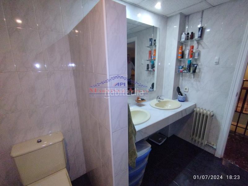 Foto 8684af0c-ab32-4252-99d1-e497a7a0f789. Casa adossada amb xemeneia calefacció aparcament piscina a Jaén
