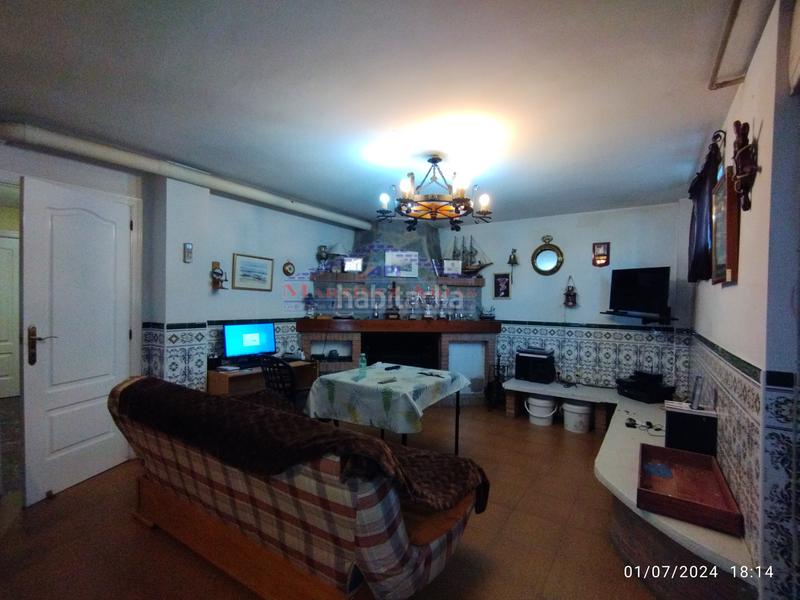 Foto a932e2a0-d532-412e-a759-d94390a51aae. Casa adossada amb xemeneia calefacció aparcament piscina a Jaén