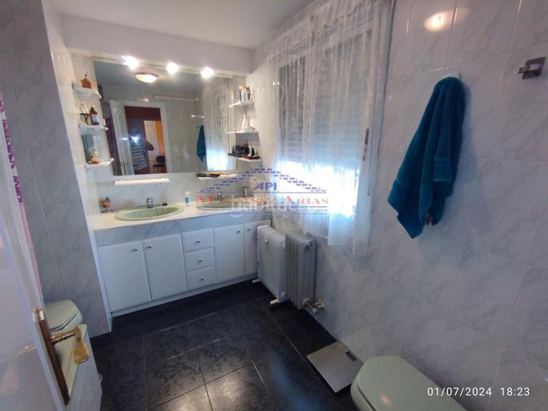 Foto adbdef83-b84a-4bf2-9f5e-f1f180b6e5f1. Casa adossada amb xemeneia calefacció aparcament piscina a Jaén