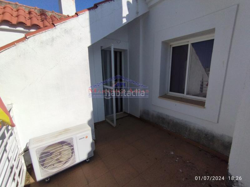 Foto b98fb255-aa7b-4930-b889-a53e9df8129d. Casa adossada amb xemeneia calefacció aparcament piscina a Jaén