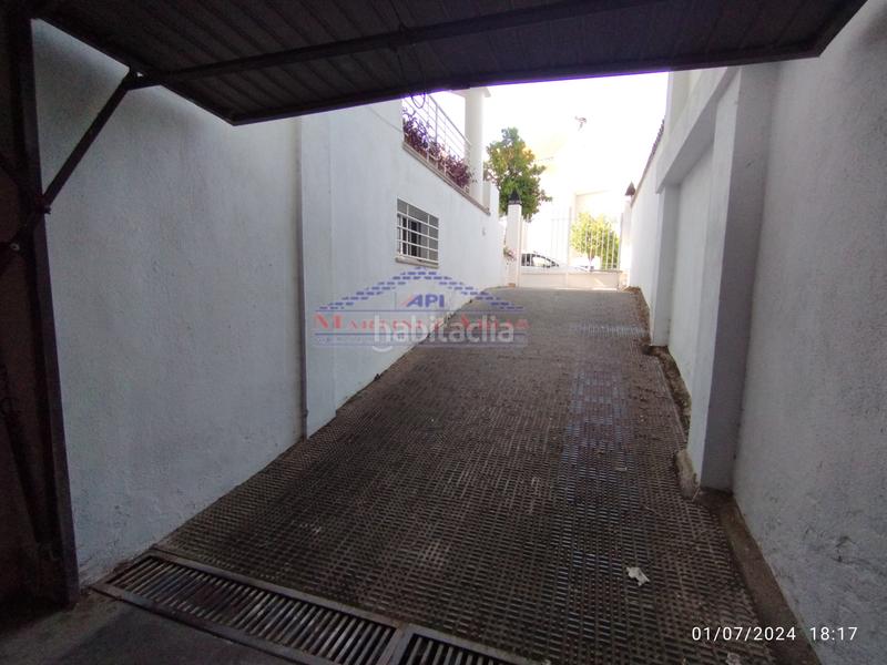 Foto fdcb75d4-d9e7-42a3-90c6-7cf36564d9b6. Casa adossada amb xemeneia calefacció aparcament piscina a Jaén