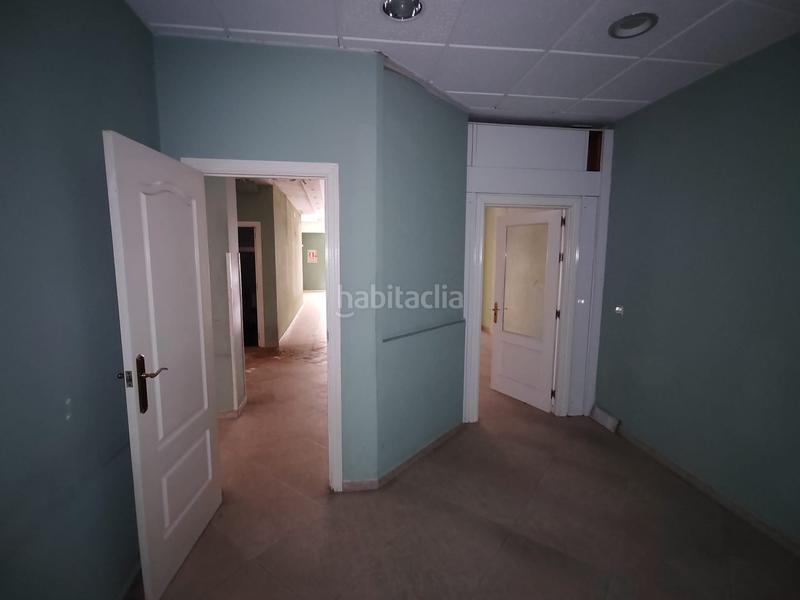 Foto 28f0c669-c46e-48c1-b654-f88721a804a2. Alquiler local comercial en avenida granada 75 en Jaén