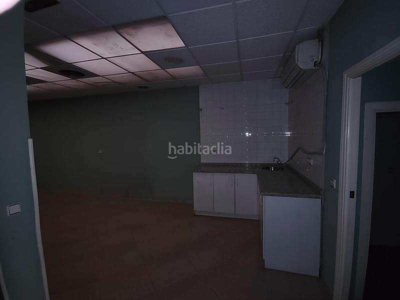 Foto 4d87a3ba-b4bf-45b7-b99d-4e5b412c0f08. Lloguer local comercial a avenida granada 75 a Belén - San Roque Jaén