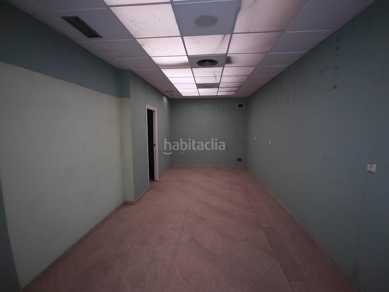 Foto cec2642f-c0dc-4021-992f-f46b49c6b17f. Lloguer local comercial a avenida granada 75 a Belén - San Roque Jaén