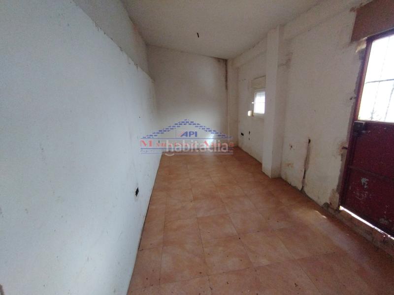 Foto 58e534c4-59de-4cfe-b35c-d8f10c1e9373. Casa adossada a calle alegría 12 a Ctra. Circunvalación - La Magdalena Jaén