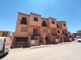 Casa adossada  Calle violeta