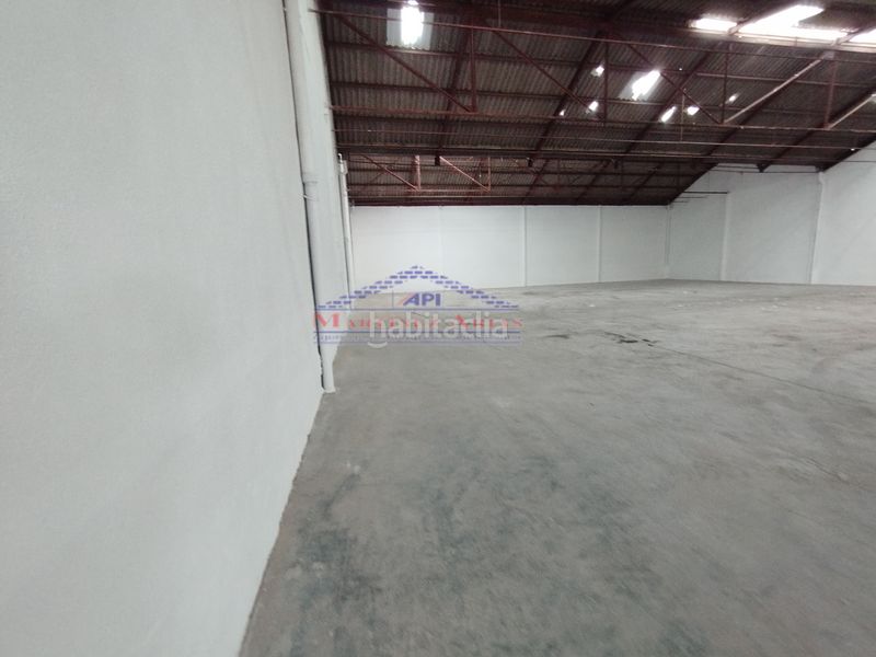 Foto c21c1ec8-d3c6-48fc-b0ee-d8db3beff609. Nau industrial a Renfe - Bulevar 1ª y 2ª Fase Jaén