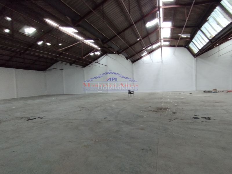 Foto ebb30a34-2d1f-433d-b2b8-da18f9c108b2. Nau industrial a Renfe - Bulevar 1ª y 2ª Fase Jaén