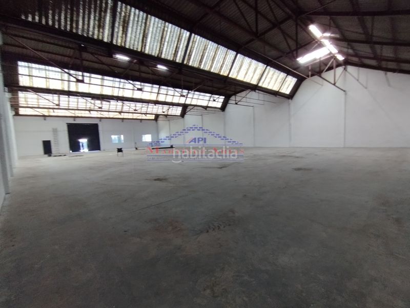 Foto fdb0b2f7-41ed-4f0a-a5a8-46fc8e641462. Nau industrial a Renfe - Bulevar 1ª y 2ª Fase Jaén