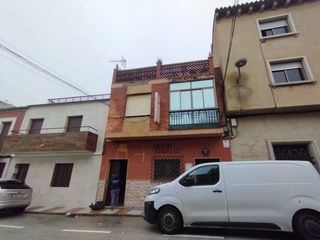 Semi detached house in Calle santiago pérez herrera 13