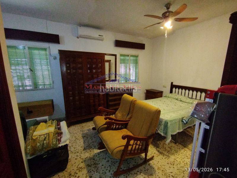 Foto b91d037a-f5ac-4cbb-8190-33f86de835a1. Xalet amb xemeneia aparcament piscina a Villares (Los)