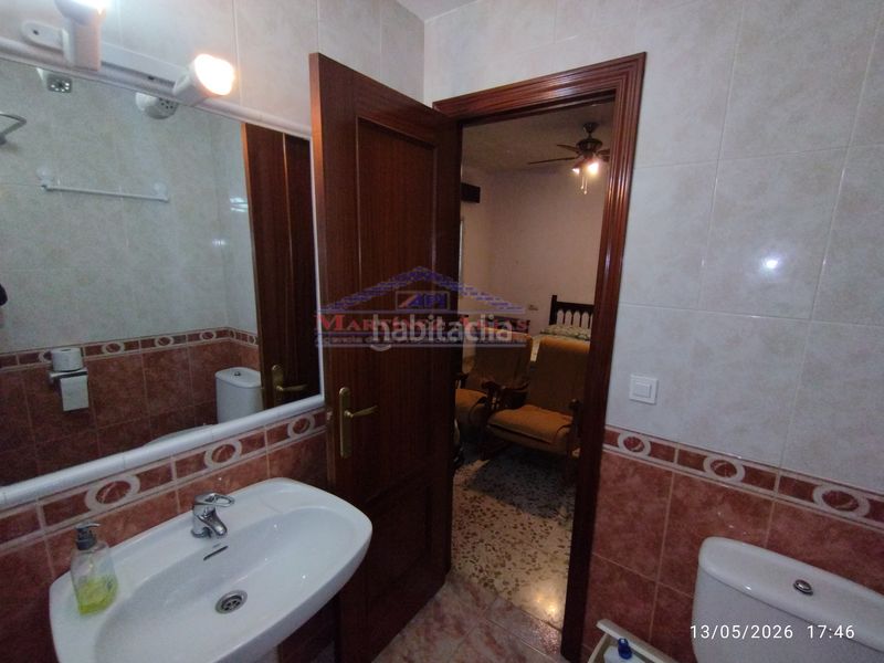 Foto bda28435-b83a-47c9-ab06-73037838d138. Xalet amb xemeneia aparcament piscina a Villares (Los)