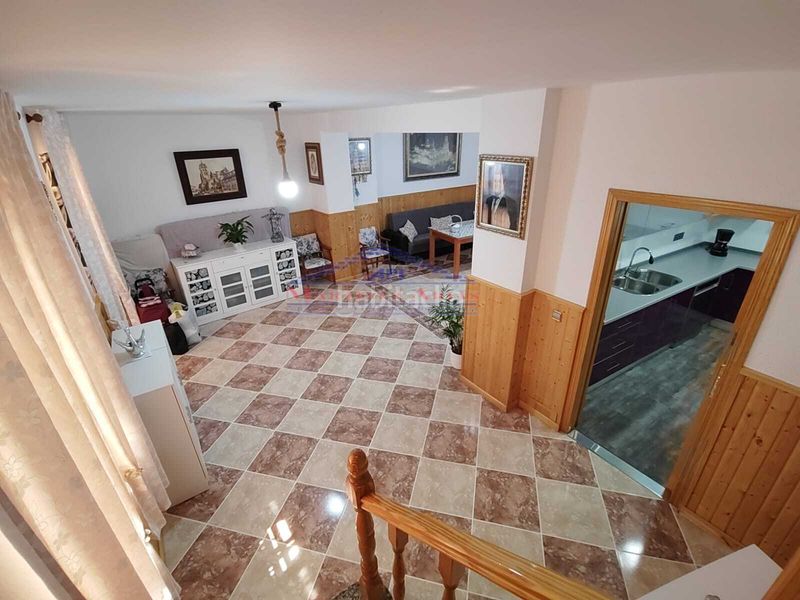 Foto 2eec85bd-2e97-4e2c-bdff-fae3ad5214c7. Casa adossada a Ctra. Circunvalación - La Magdalena Jaén