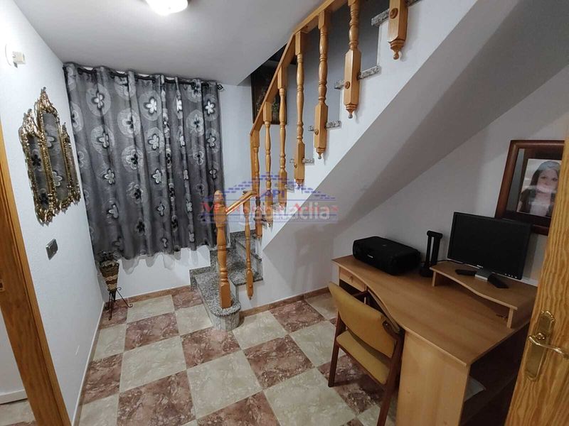 Foto d9c7edee-b6e4-4fd6-9e44-0640f96c36a6. Casa adossada a Ctra. Circunvalación - La Magdalena Jaén