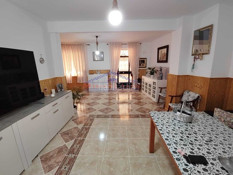Foto fe99942d-014d-462f-ae24-ad7f72972f51. Casa adossada a Ctra. Circunvalación - La Magdalena Jaén