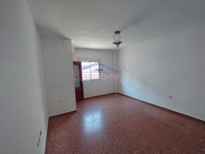 Foto 287202d7-e064-44de-a11a-5c15e5b76296. Casa adossada amb aparcament a Andújar