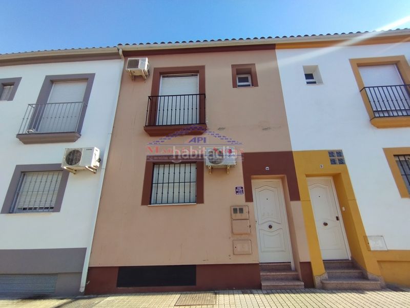 Foto 3dd4ae84-7ad6-4d57-8b46-9f5916a6f0b5. Casa adossada amb aparcament a Andújar