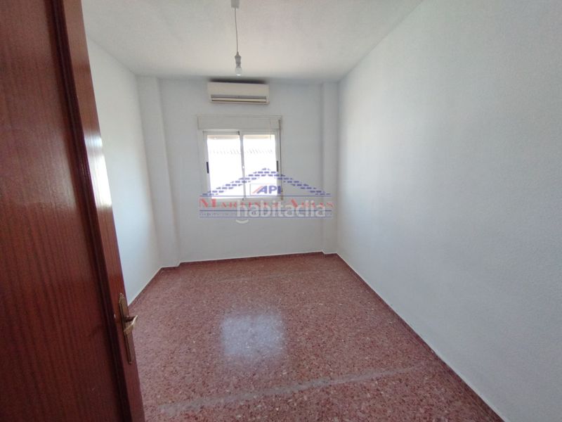 Foto 83ba5d2f-68cd-4557-a307-2565a86c671d. Casa adossada amb aparcament a Andújar