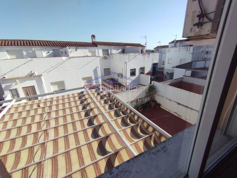 Foto b6baa05e-07a9-4a0e-9d58-65aaad742b2d. Casa adossada amb aparcament a Andújar