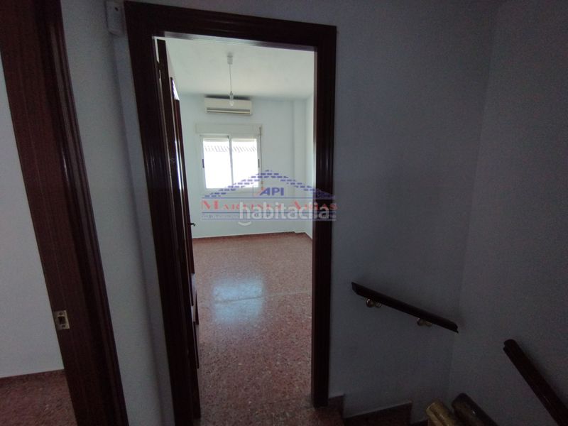 Foto e2674243-2e3d-45e0-b2fa-329d0f02f6f6. Casa adossada amb aparcament a Andújar