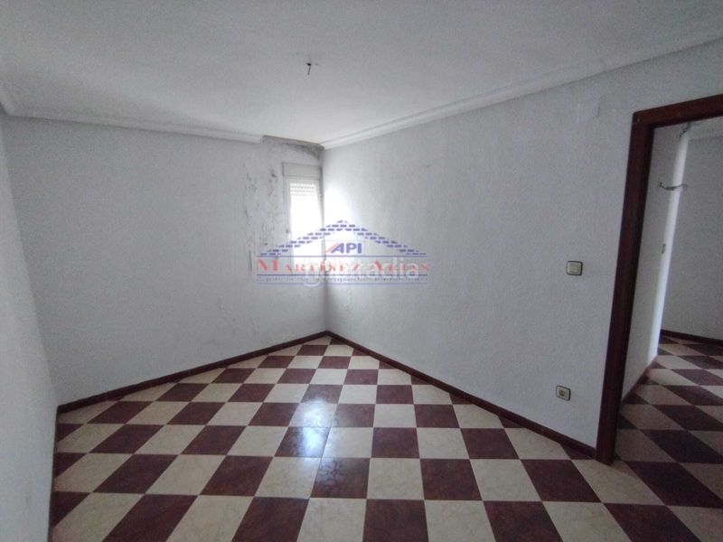 Foto c0b0f727-202f-4ea2-95b7-4d4ddc8e1622. Edificio en calle cuesta del ruedo 6 en Alcaudete