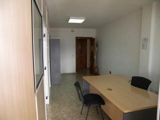 Location Bureau à Calle tucídides 20. Oficina amueblada