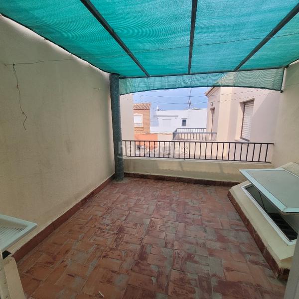 Foto 737fc999-b14a-4fb8-bf50-3dcbd6d8b73e. Casa amb xemeneia aparcament a puebla de Vícar Vícar