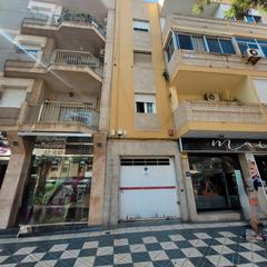 Aparcament cotxe a Roquetas pueblo. Garaje en avenida rey juan carlos i de roquetas de mar