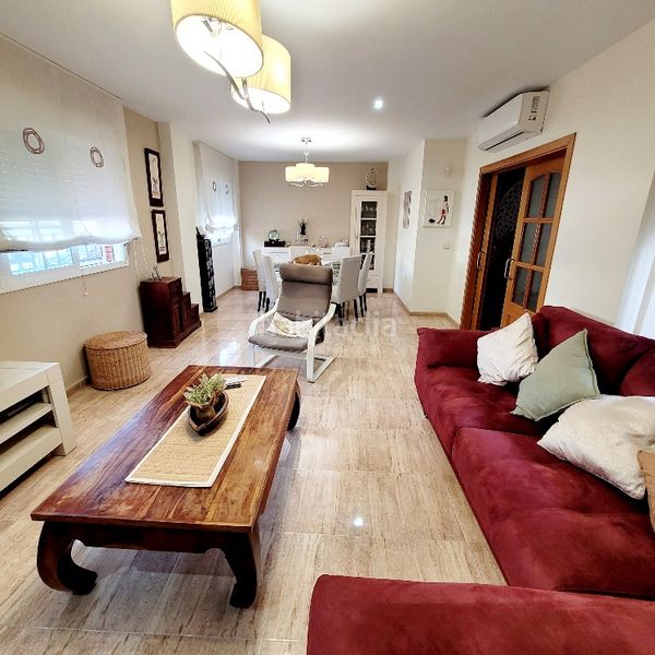 Foto e7fafaa2-d587-470c-85f2-8aa0d6b725b9. Casa amb xemeneia aparcament a Roquetas pueblo Roquetas de Mar