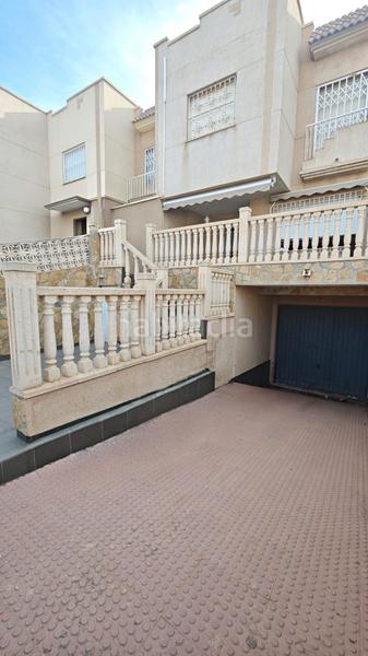 Foto 8366a69f-07c3-4b6f-bb59-fe679476f857. Casa a schiera con camino parcheggio in El Puerto - La Romanilla Roquetas de Mar