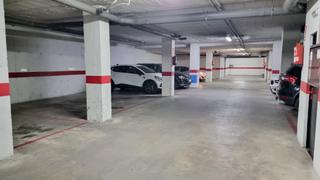 Parking coche en Huerta de la Reina - Trassierra. Amplia plaza de aparcamiento en colonia de la paz