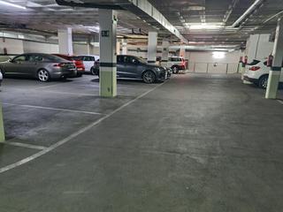 Parking coche en Huerta de la Reina - Trassierra. Plaza de aparcamiento en el vial, cordoba centro