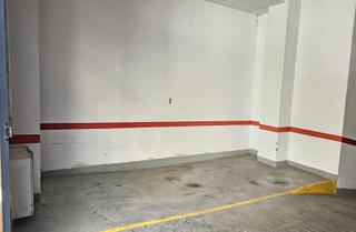 Parking coche en Ciudad Jardín - Zoco. Magnifico garaje para coche mediano o para varias motos en zona