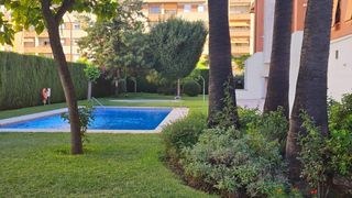 Rent Flat in Arroyo del Moro - Noreña. B0nito piso amueblado en residencial con piscina para alquiler t