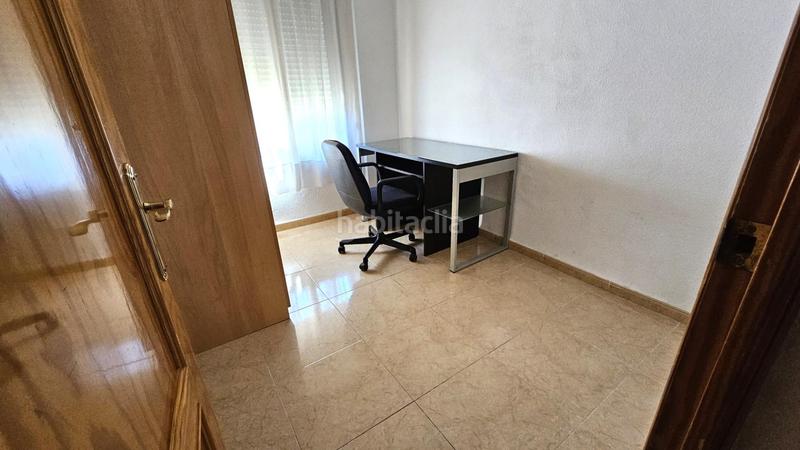 Foto d5d0a716-b360-43c9-ae2f-c02853d43ee5. Alquiler piso estudiantes !!!!! bonito piso para alquiler temporal completamente amueblado en Parque Figueroa en Córdoba