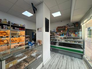 Local commercial à Poniente-Norte - Miralbaida - Parque Azahara. Maravilloso local para iniciar tu negocio