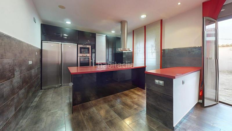 Foto 28b96c6b-f51f-498a-a24f-8ecc3c831e57. Casa adossada amb aparcament piscina a Carlota (La)