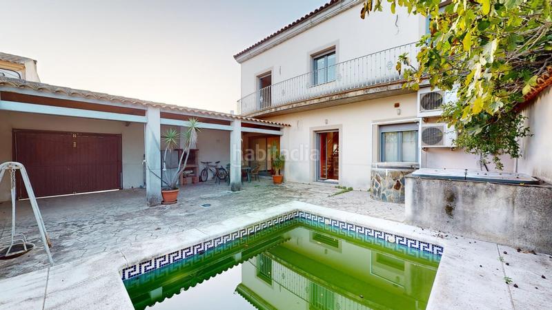 Foto 44f899b6-c970-4f5b-8d59-e4c638df723e. Casa adossada amb aparcament piscina a Carlota (La)