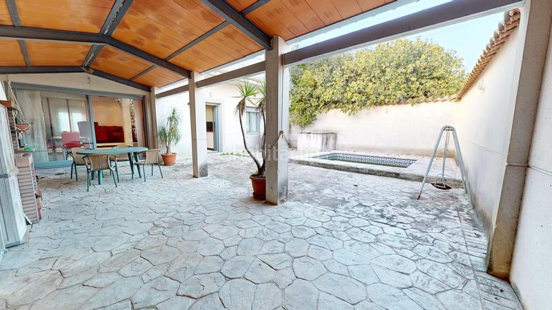 Foto 523becd5-ab94-412b-89f9-b7daa3b7c6c2. Casa adossada amb aparcament piscina a Carlota (La)