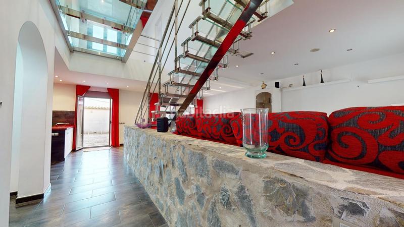 Foto 95a2f089-afd8-40a3-9f62-148cb11ec617. Casa adossada amb aparcament piscina a Carlota (La)