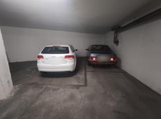 Aparcament cotxe  Tenor pedro lavirgen. Cochera para coche grande
